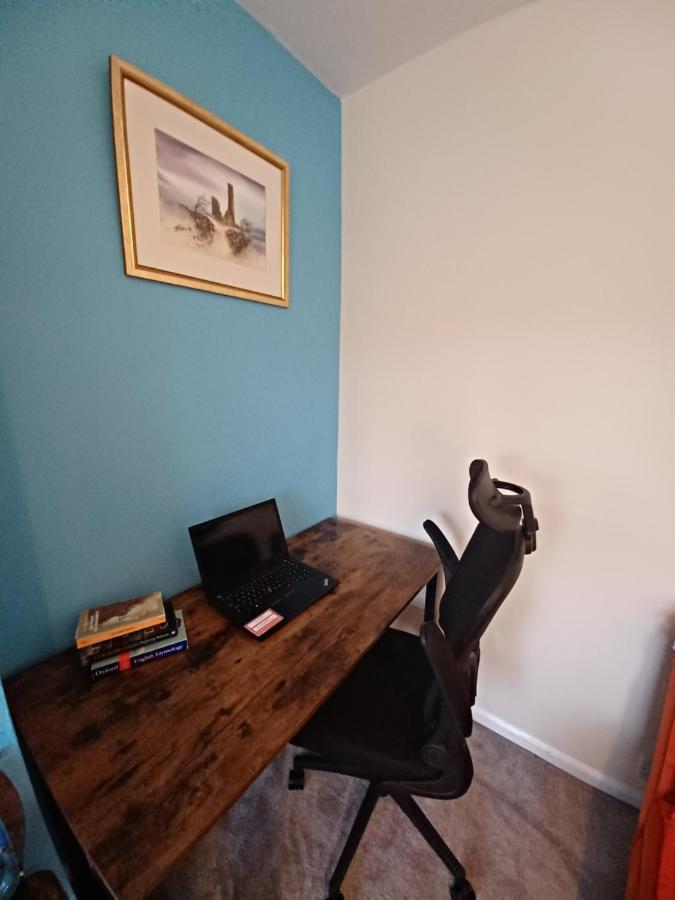 Stunning Homestay In Wolverhampton Bushbury Экстерьер фото