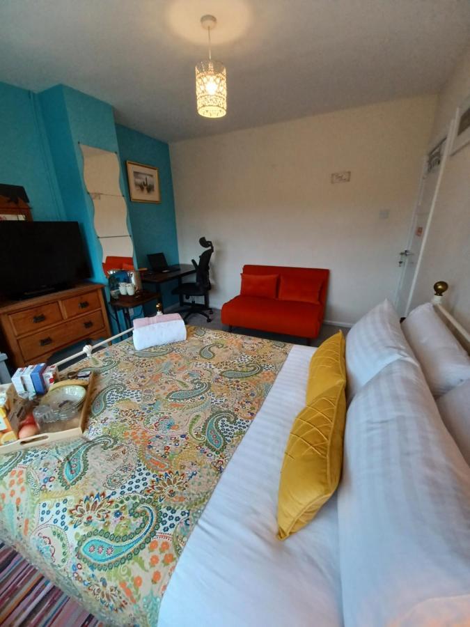 Stunning Homestay In Wolverhampton Bushbury Экстерьер фото