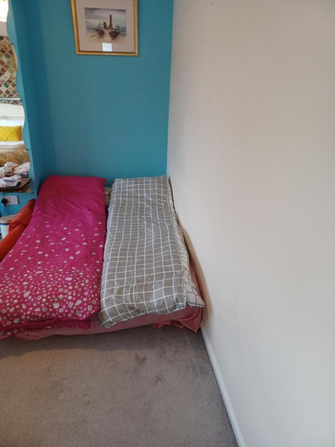 Stunning Homestay In Wolverhampton Bushbury Экстерьер фото