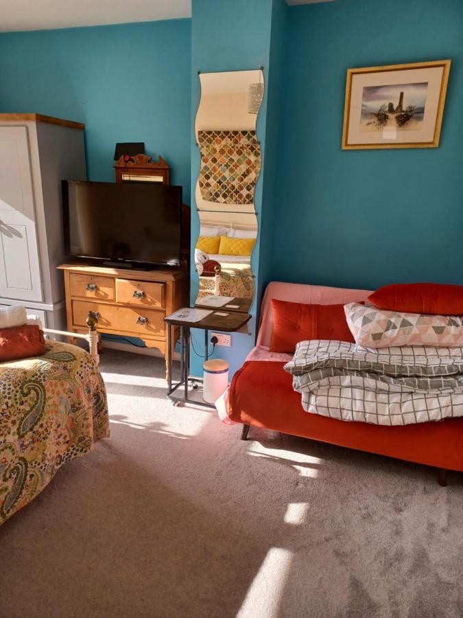 Stunning Homestay In Wolverhampton Bushbury Экстерьер фото